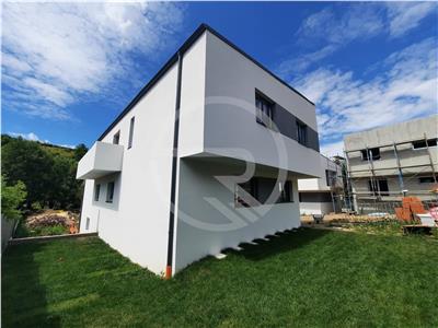 Casa Tip Duplex P+Etaj ,118 mp utili, situat in Floresti!