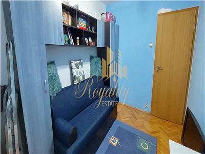 Apartament de vanzare cu 3 camere Zona Aradului