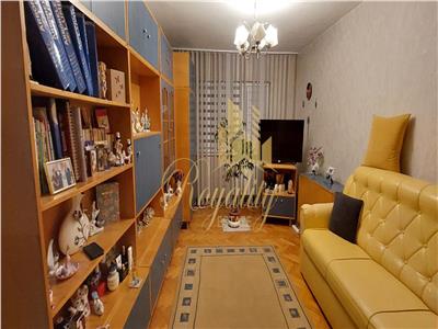 Apartament de vanzare cu 3 camere- Zona Aradului