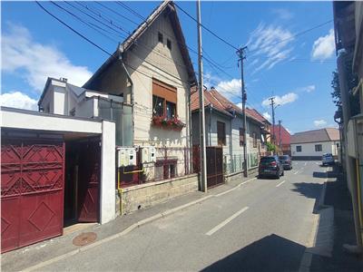 Corp de casa P+1 in Sibiu ,cu anexe  si 160mp teren ,zona Lupeni