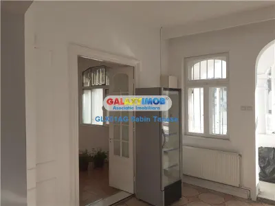 inch, VILA PARTER toate dotarile 200 mp si curte 500 mp NORD stradala - Pitesti