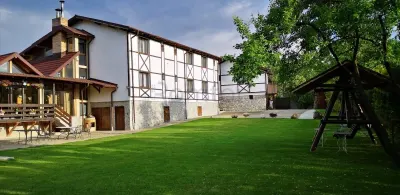 Vila/Pensiune cu 12 camere teren de 2.000 mp de vanzare in Campulung Muscel Arges - Campulung-Muscel