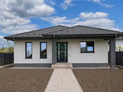 Casa Tutora Tomesti, 3 camere la cheie! - Tutora