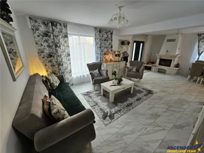 Distinctiva casa, cu piscina, garaj, pivnita, sisteme Smart etc., pe 1.300mp , Harman, Brasov - Harman