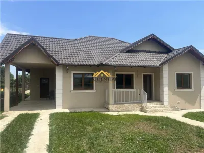 CASA SUPERBA - CERVICESTI (la doar 6 km de Botosani) - Cervicesti