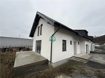 Casa cu 4 camere de vanzare de 130 mp utili, si teren 350 mp, str. Voinicenilor - Targu Mures