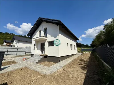 Casa noua cu 5 camere de vanzare semifinisata, teren 500 mp in Corunca - Corunca