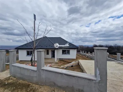 Casa de vanzare I Paun, Barnova I 4 camere, 2 bai I 500 mp teren - Barnova