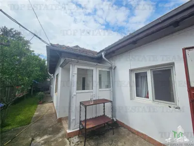 Casa la curte cu garaj dublu langa Padurea Rosu - Rosu