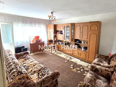 Apartament 3 camere, decomandat, etajul 4, zona biserica Sf Mina - Barlad