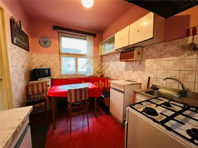 APARTAMENT 3 CAMERE, ETAJ 3, DECOMANDAT, ZONA ROGERIUS, STR TRANSILVANIEI - Oradea