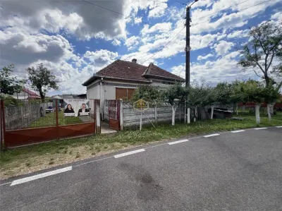 Casă spațioasă cu teren generos de 1.656 mp, într-o zonă liniștită din orașul Livada - Livada