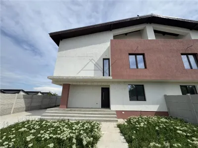 Vila Duplex spatioasa - Teren 500 mp - 7 camere - living spatios - beci - Ciorogarla