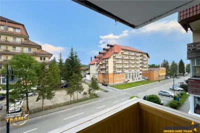 Apartament modern 2 camere, priveliste spre padure, ergonomic, luminos, Central, Covasna: FILM & 3D - Covasna