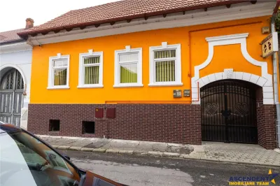 Casa pretabila:comercial/ servicii/ rezidential Central, Fagaras - Fagaras