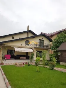 CASA CU ETAJ IN ORAS - Botosani