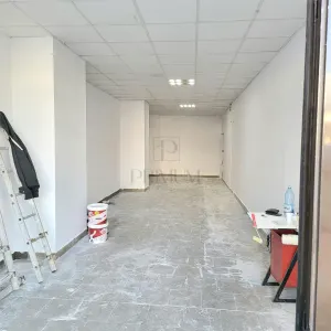 Spatiu comercial renovat cu vitrina - Semicentral - Timisoara