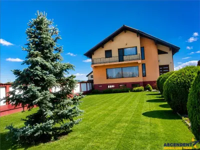 Refugiu exclusivist in Stupini: Rafinament in vila, inconjurata de 1.550 mp teren - Brasov