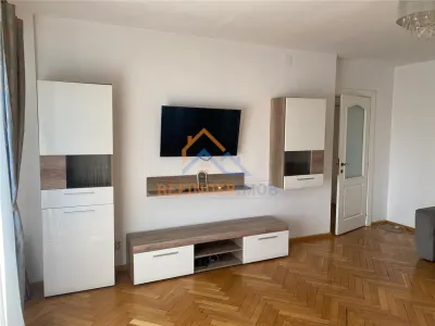 Garsonieră spațioasă și luminoasă  zona Stirbey Voda - Eroilor - Bucuresti